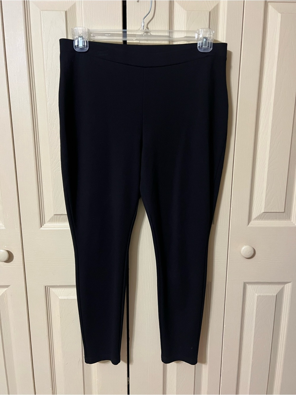 Chico's Black Pull-On Ankle Ponte Pants Leggings Size 2P (L)